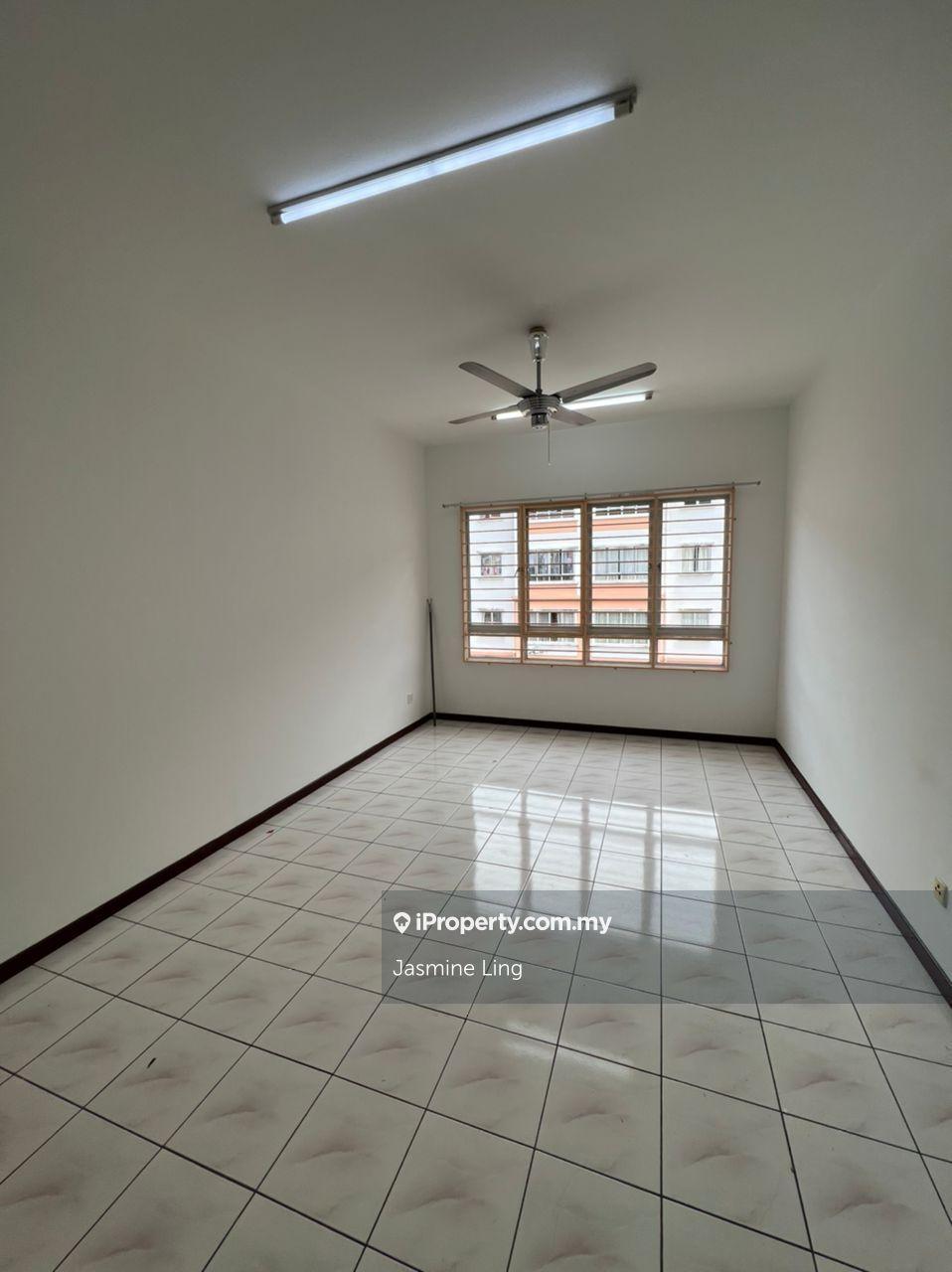 Freehold. Good condition. Previously owner stay