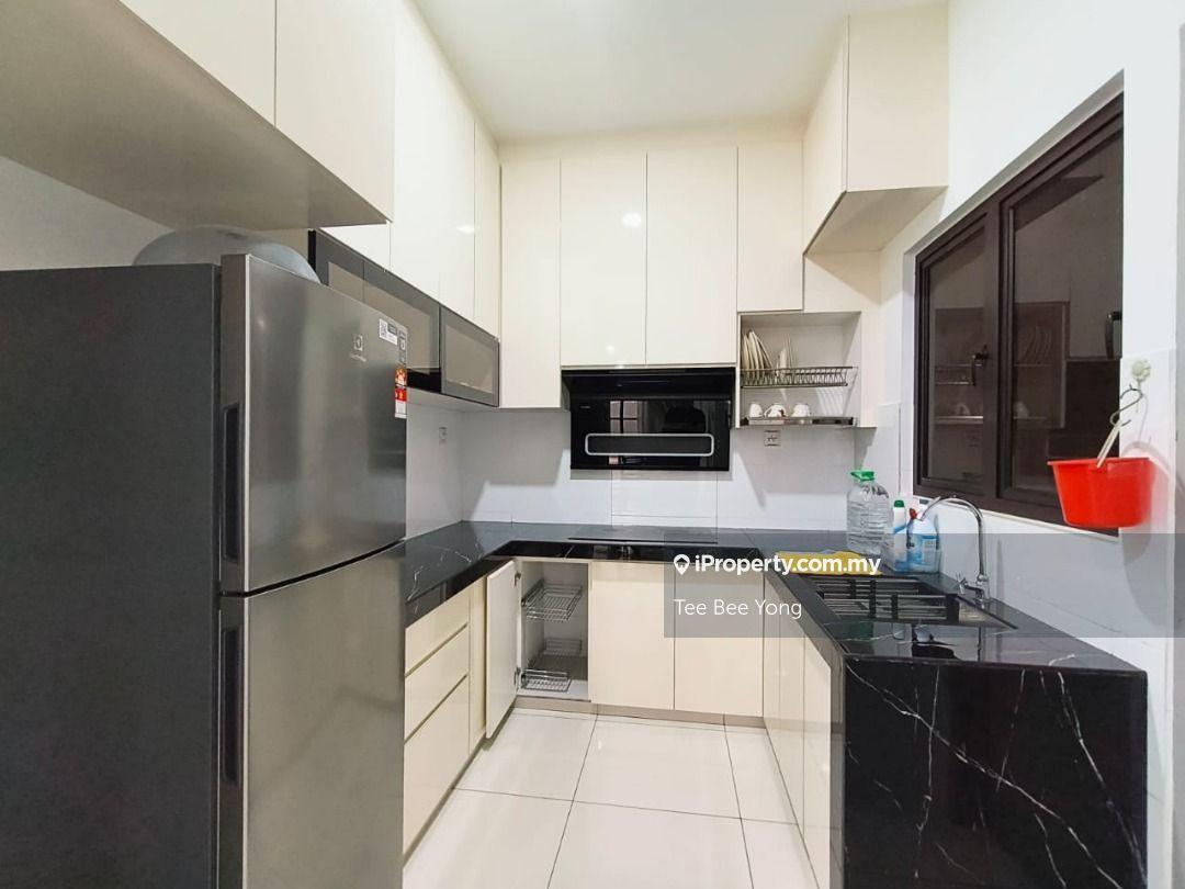 Renovated unit, Prime location