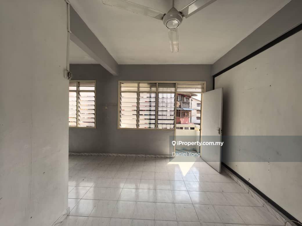 Perling flat Fully renovated with tiles & kitchen