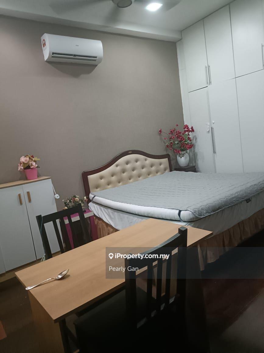 Studio unit in Subang Olives Residence 1 km to LRT KTM Subang