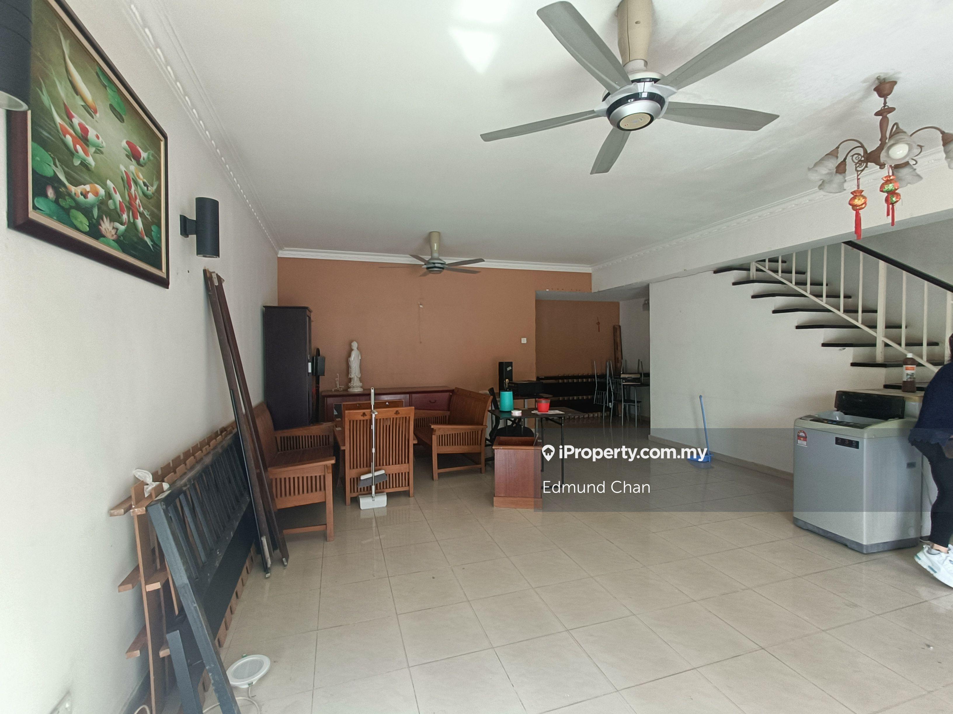 Taman Meranti Jaya 2.5 storey corner house renovated below market