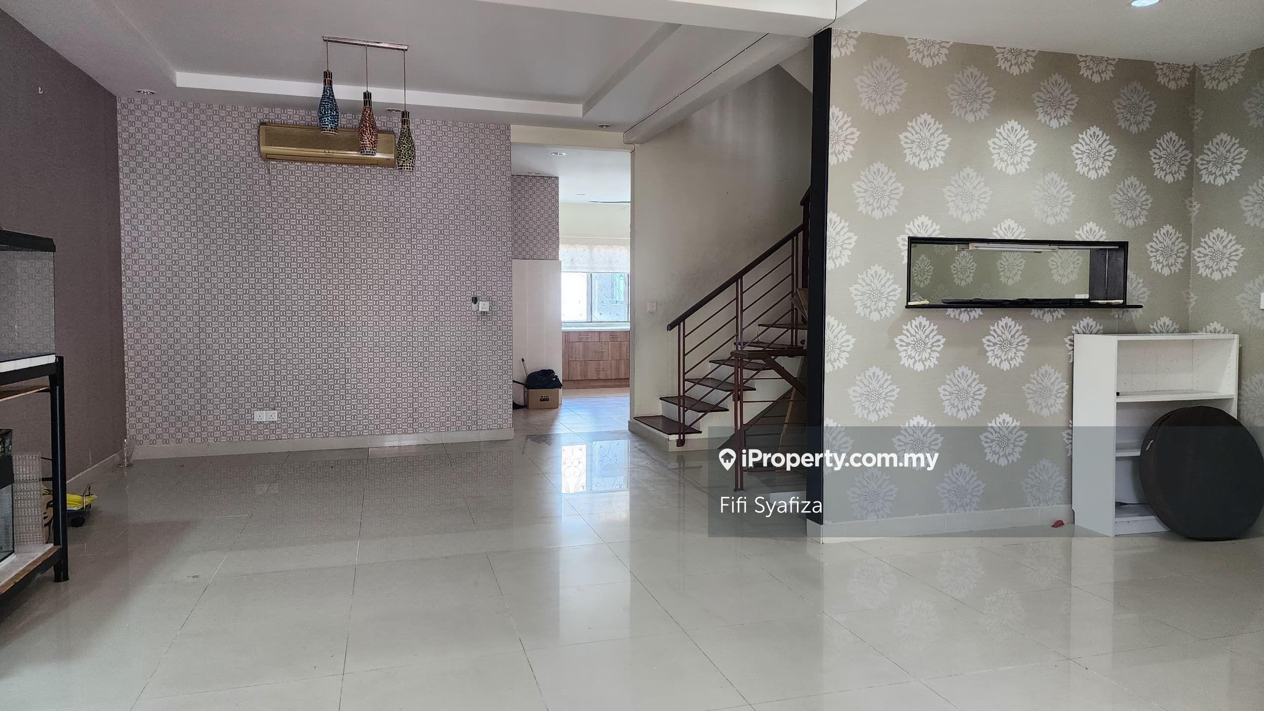 2.5 storey intermediate terrace for sell