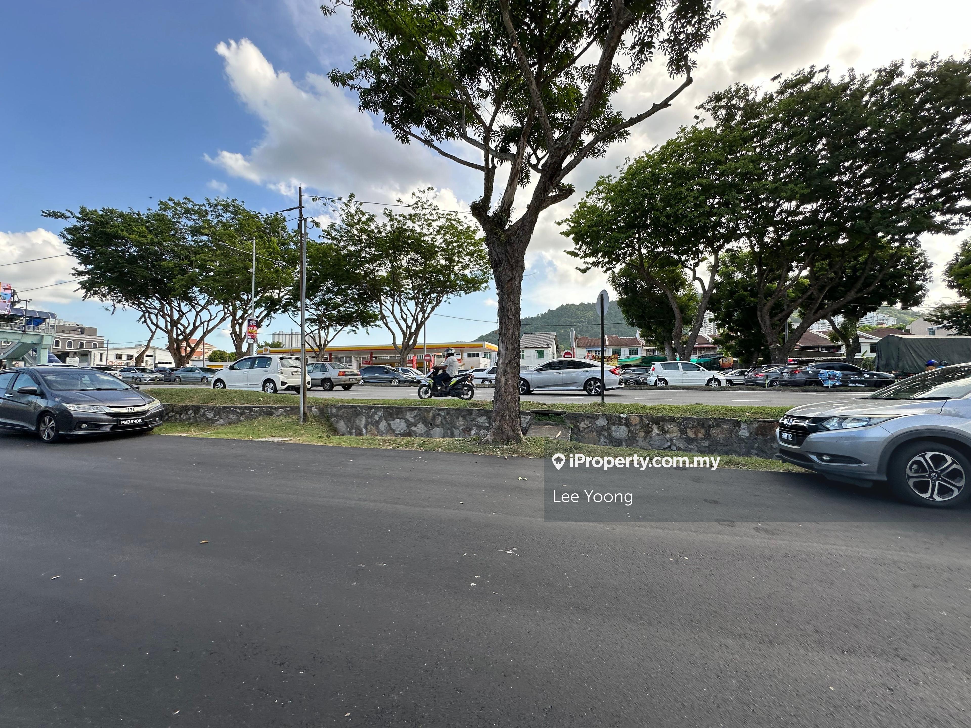 Commercial Title Single Storey semi detached Masjid Negeri main road