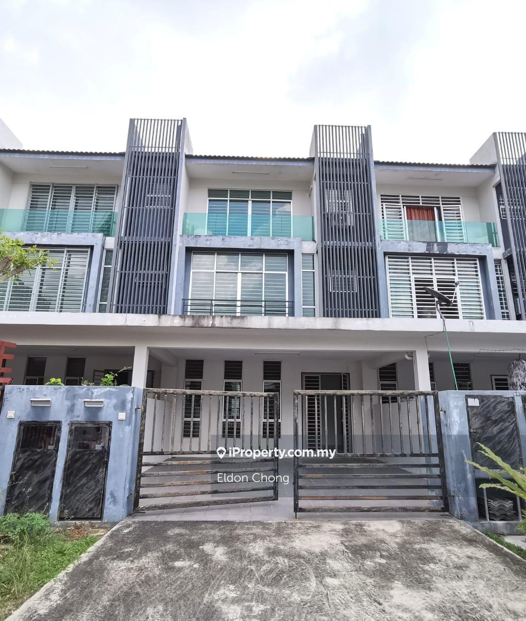 Full Loan 3 Storey 7rooms 7baths, Bangi Avenue 7, Seri Putra