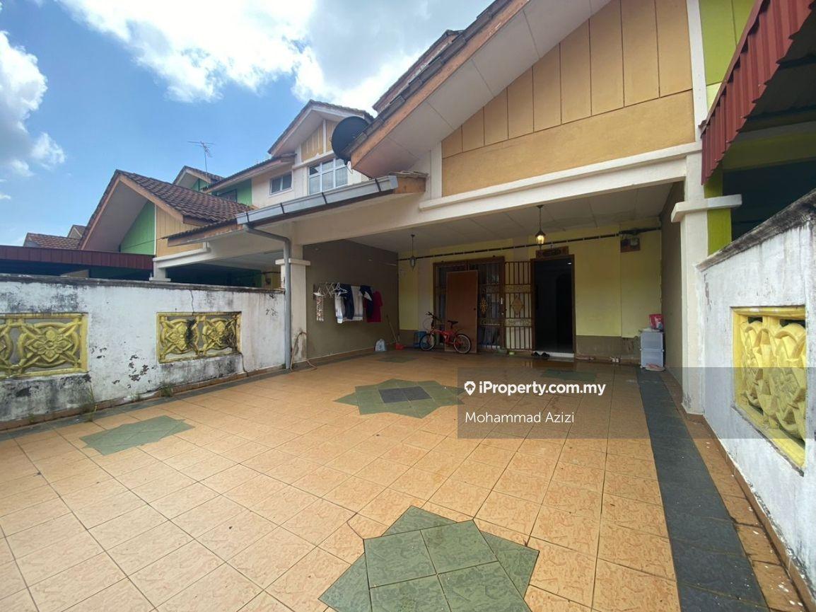 Batu 11 Seri Mahkota Aman