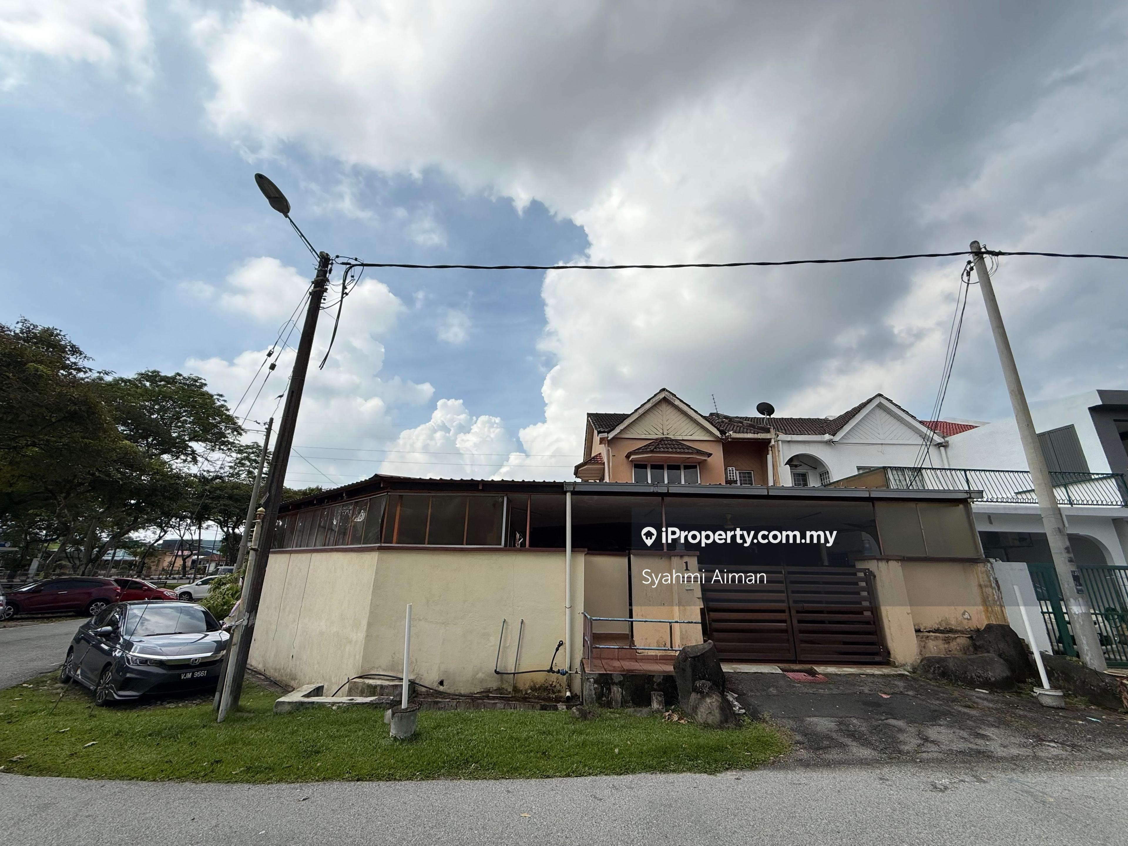 Renovated Corner Double Storey Terrace Approved for daycare use