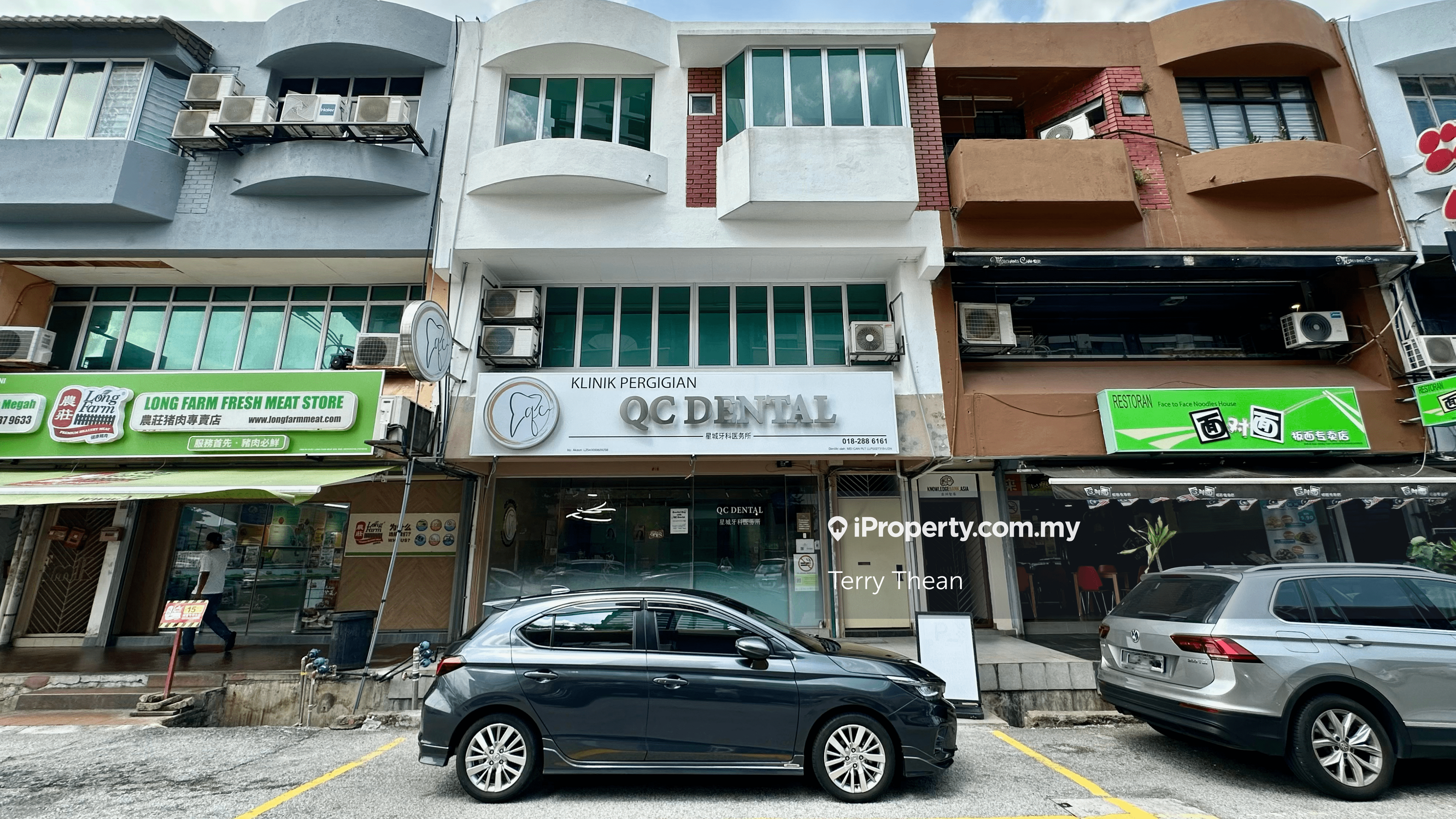 3 Storey Shop For Sale @ Taman Megah PJ