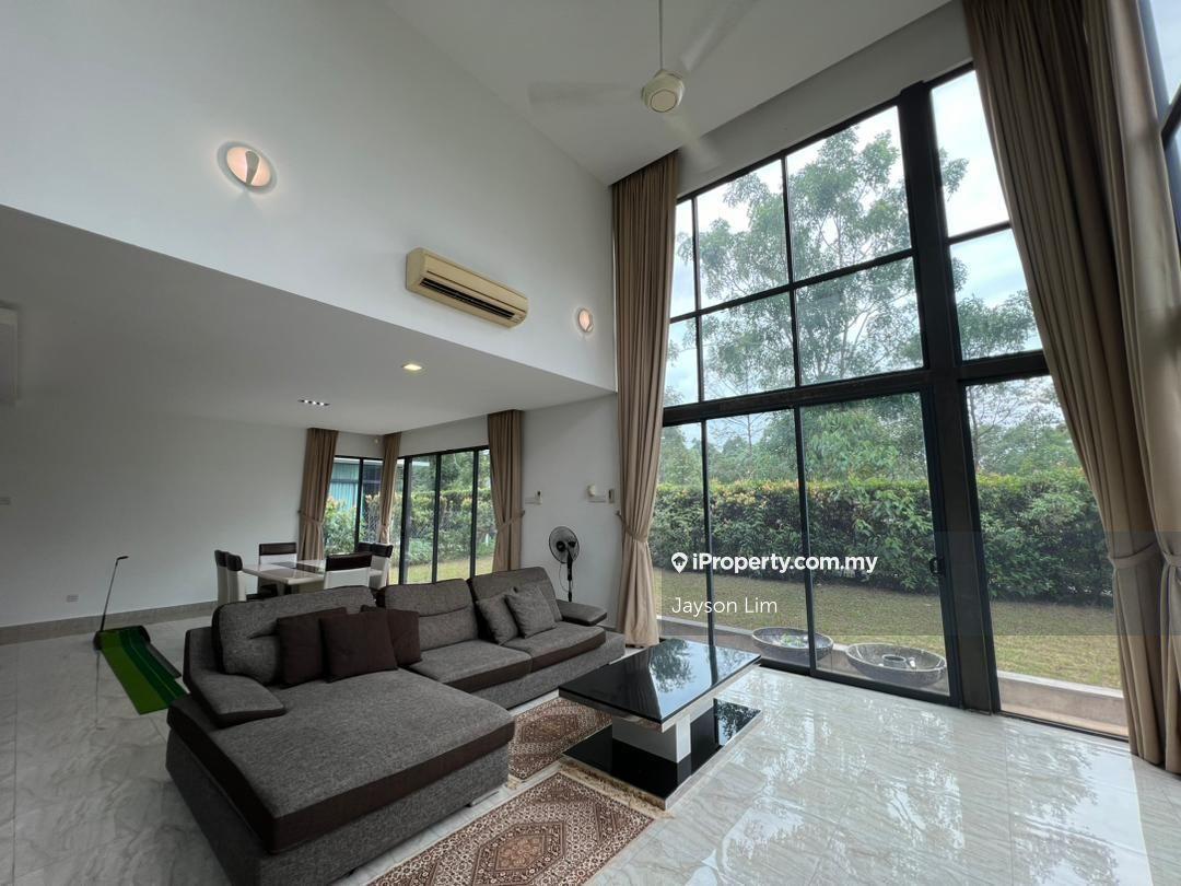 2 storey Bungalow with private pool