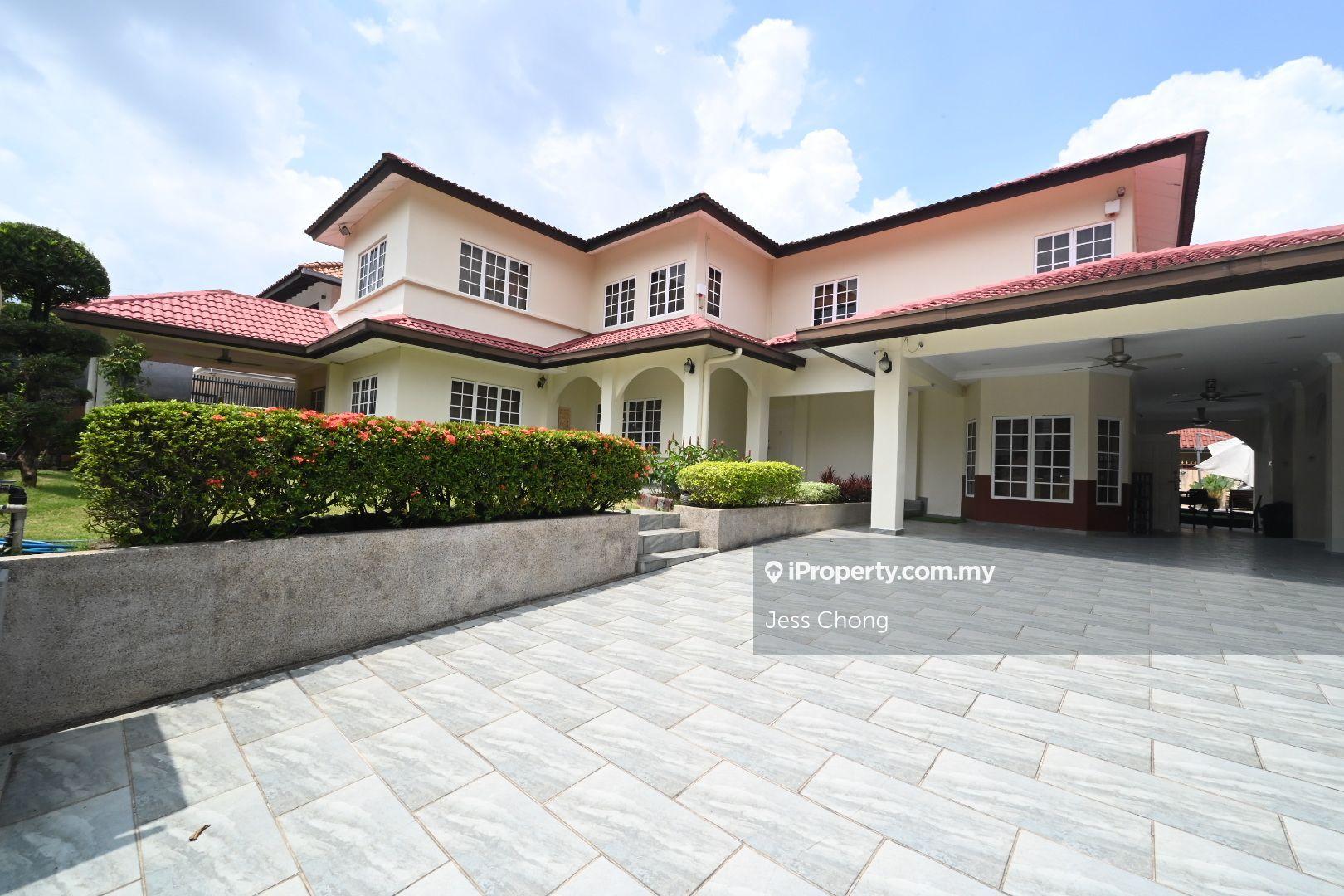 Fully Furnished 9 bedroom bungalow with private swimming pool for sale
