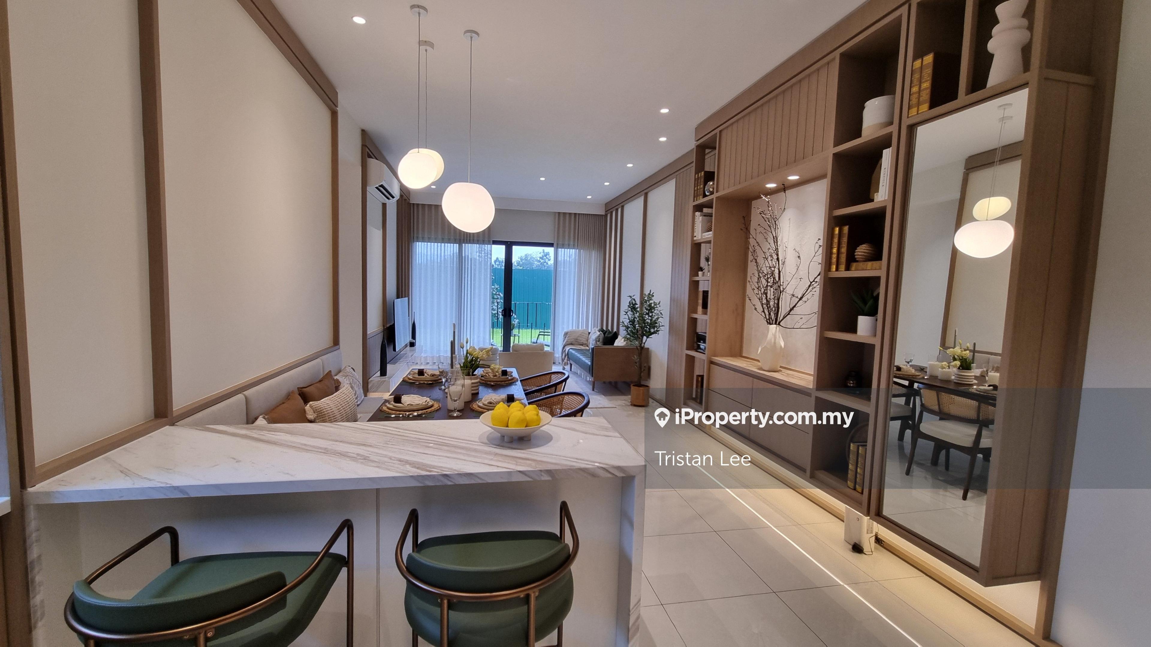 Freehold Residential Condo, Walk 35 Steps to MRT, Low Density