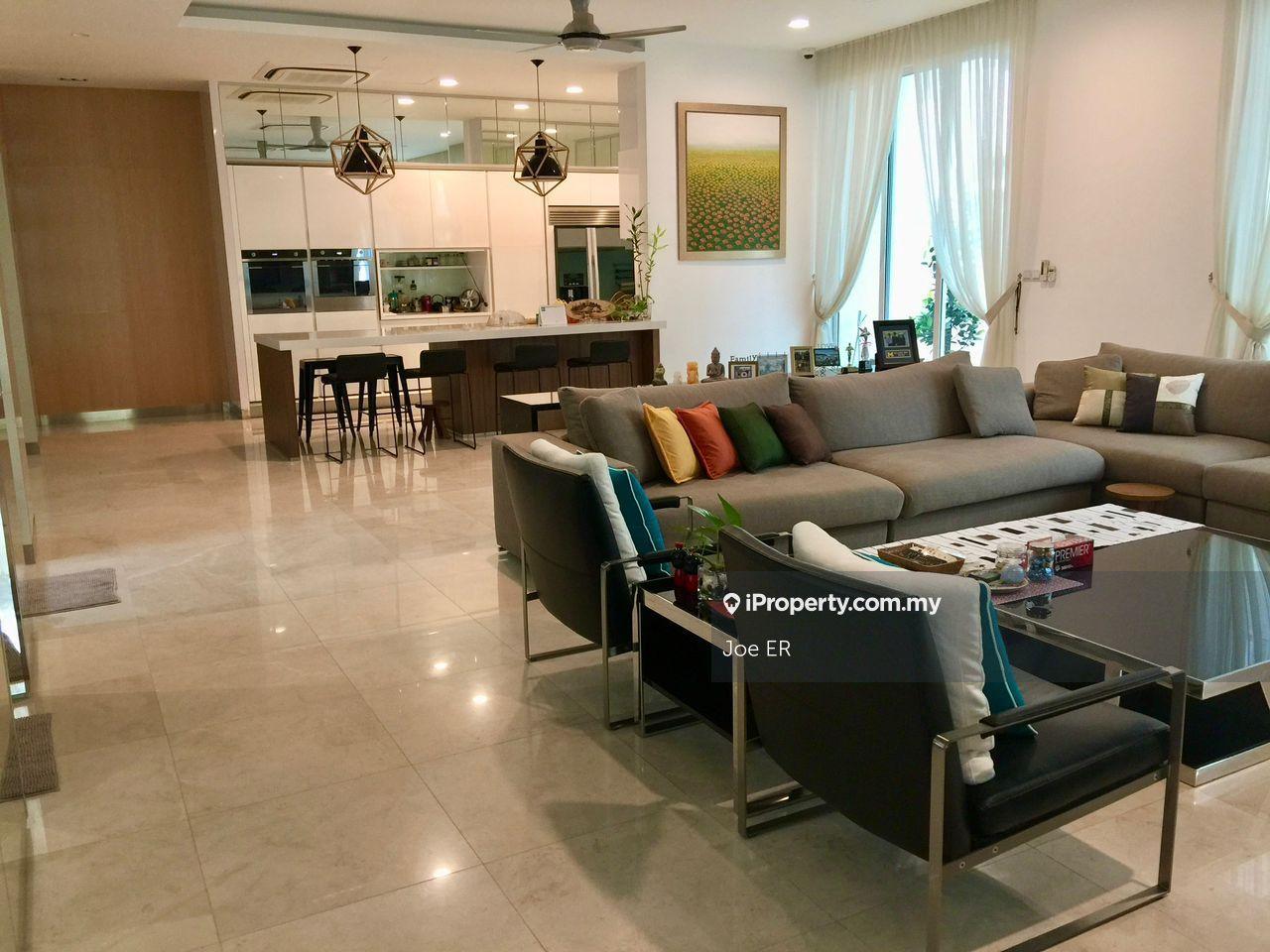 3.5 Storey Renovated Modern Design Move in Condition Bungalow