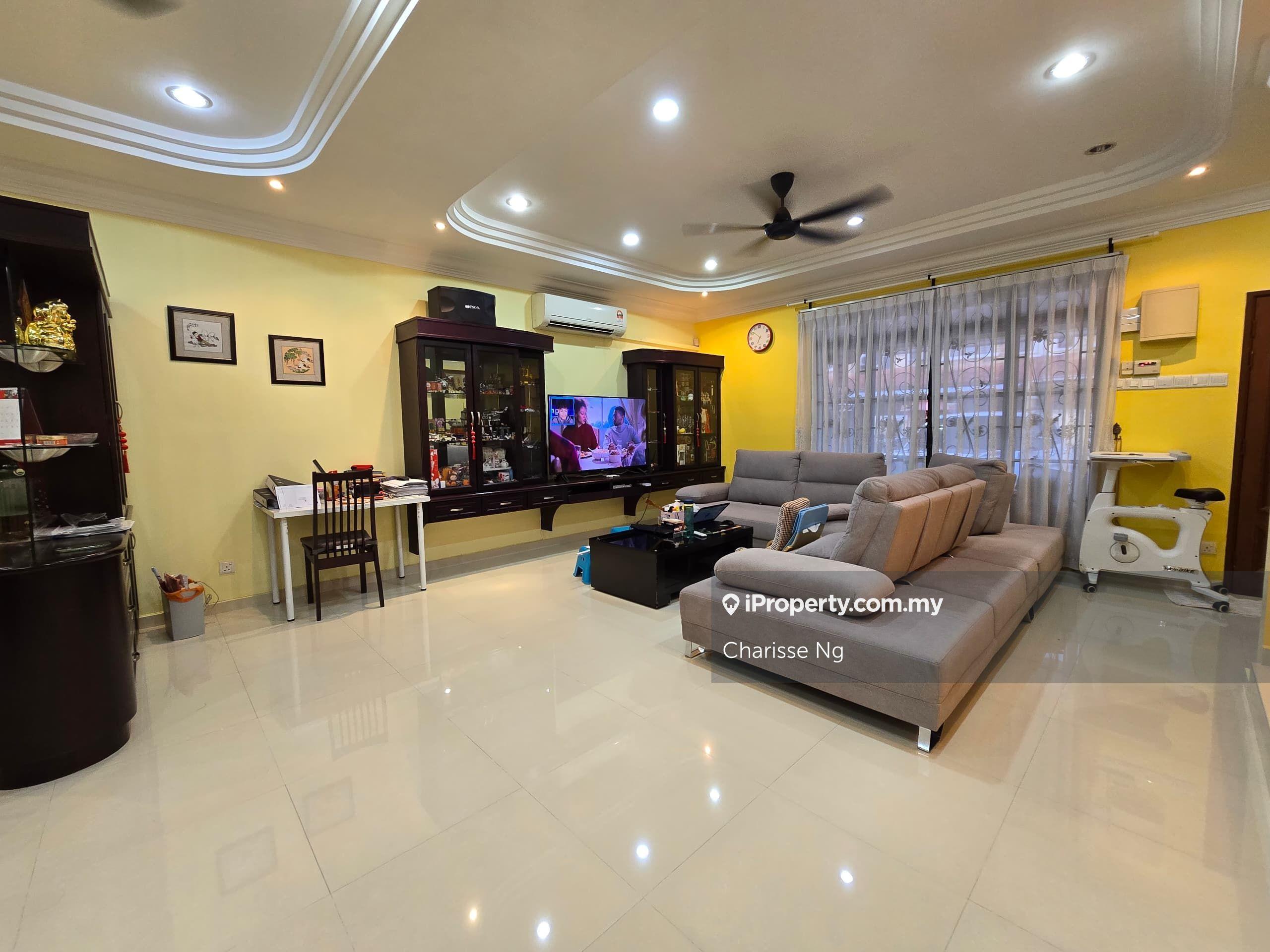 2 Storey Superlink House Well Maintained & All Floor Tiles Change