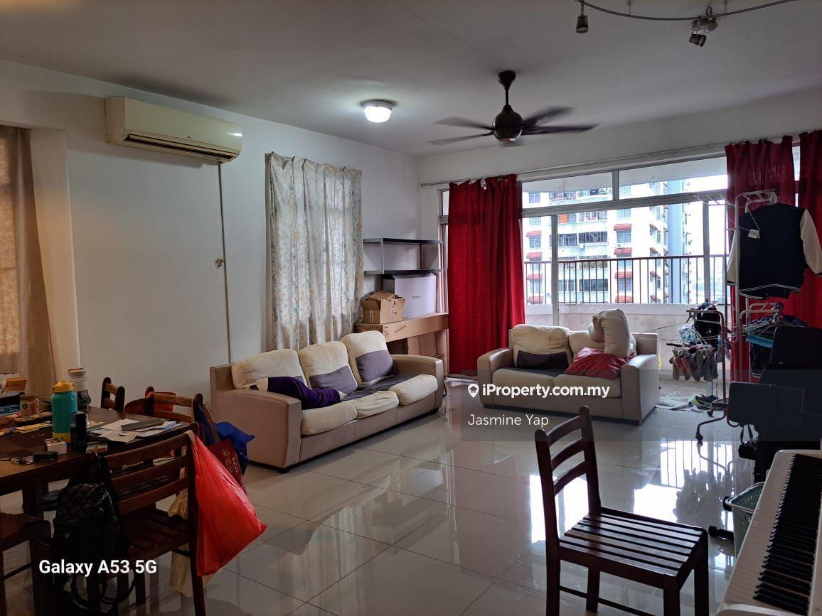 Big Size unit with Furnish Walking Distance LRT Can Move in August