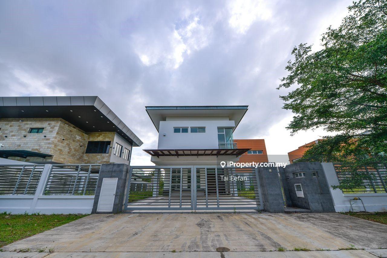 Bungalow with Lower Ground Floor @ Jalan Anjung/Horizon Hills For Sale