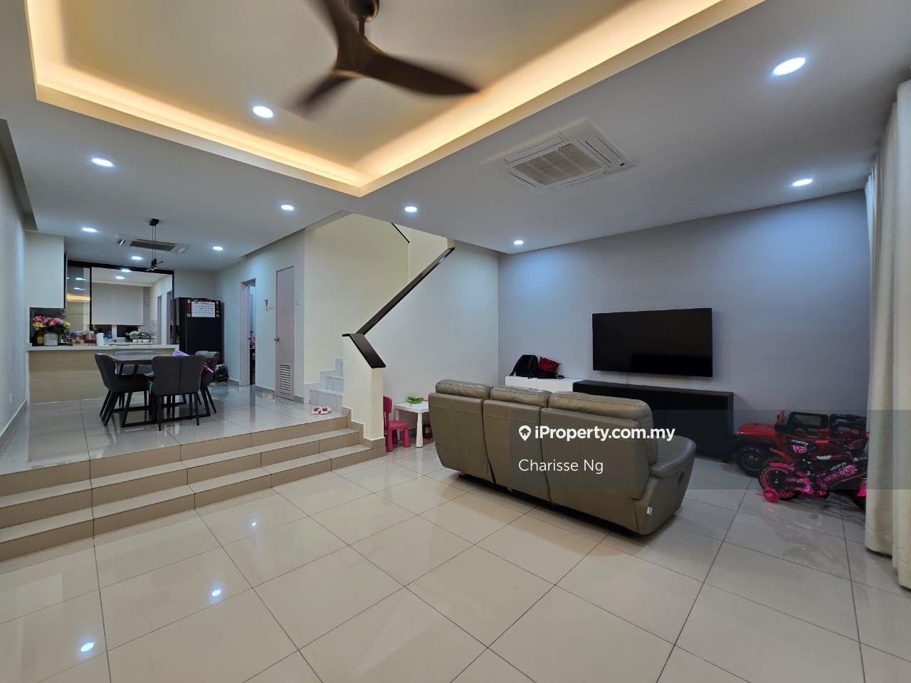 Super Nice Move In House with Renovated & Kitchen Extended 