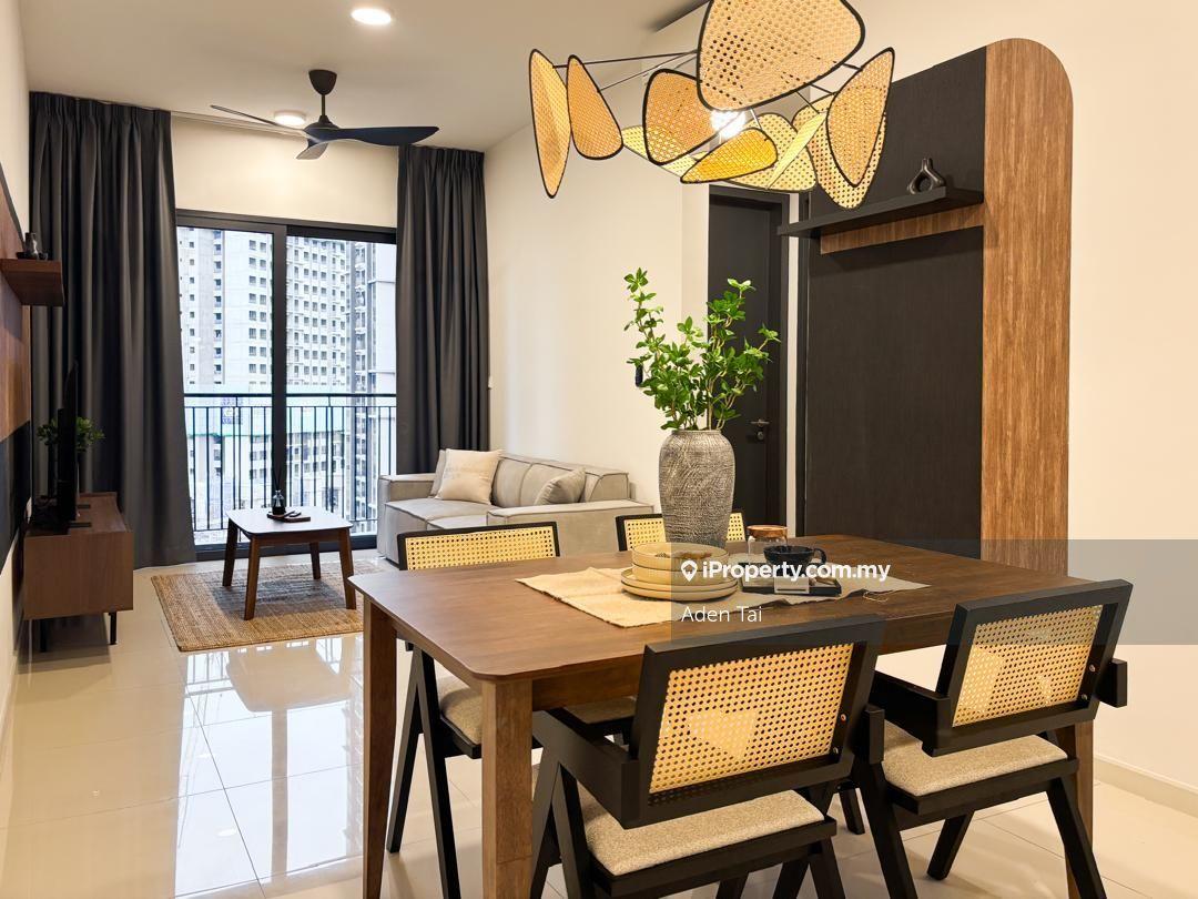 Velocity two, 3 rooms, fully furnished, near MRT, 2 carparks