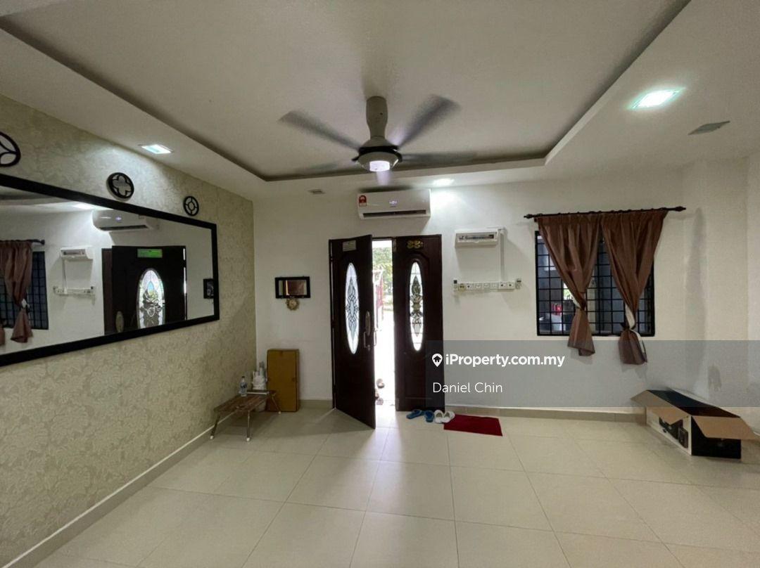 Freehold Landed / Fully Extended / Unit Renovated 