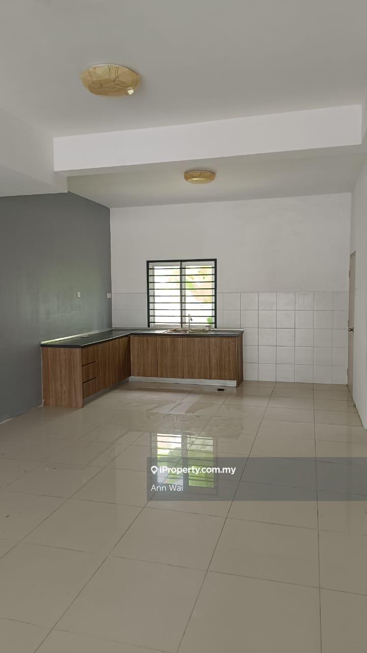 2 Storey Terrace House Casa green Cybersouth For Sale,Landed Partly