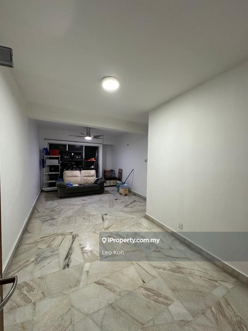 Vista Lavender For Sale Middle Floor, Renovated Kitchen Extend 1 Cp