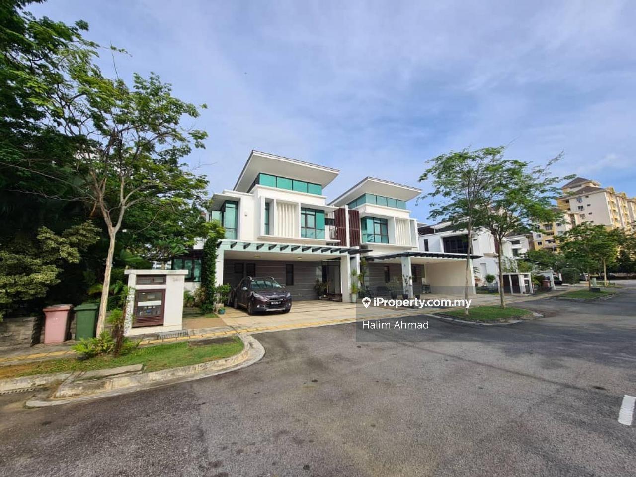 Nicely Reno Corner Lot With Pool 2 Storey Fera Twinvilla Presint 8