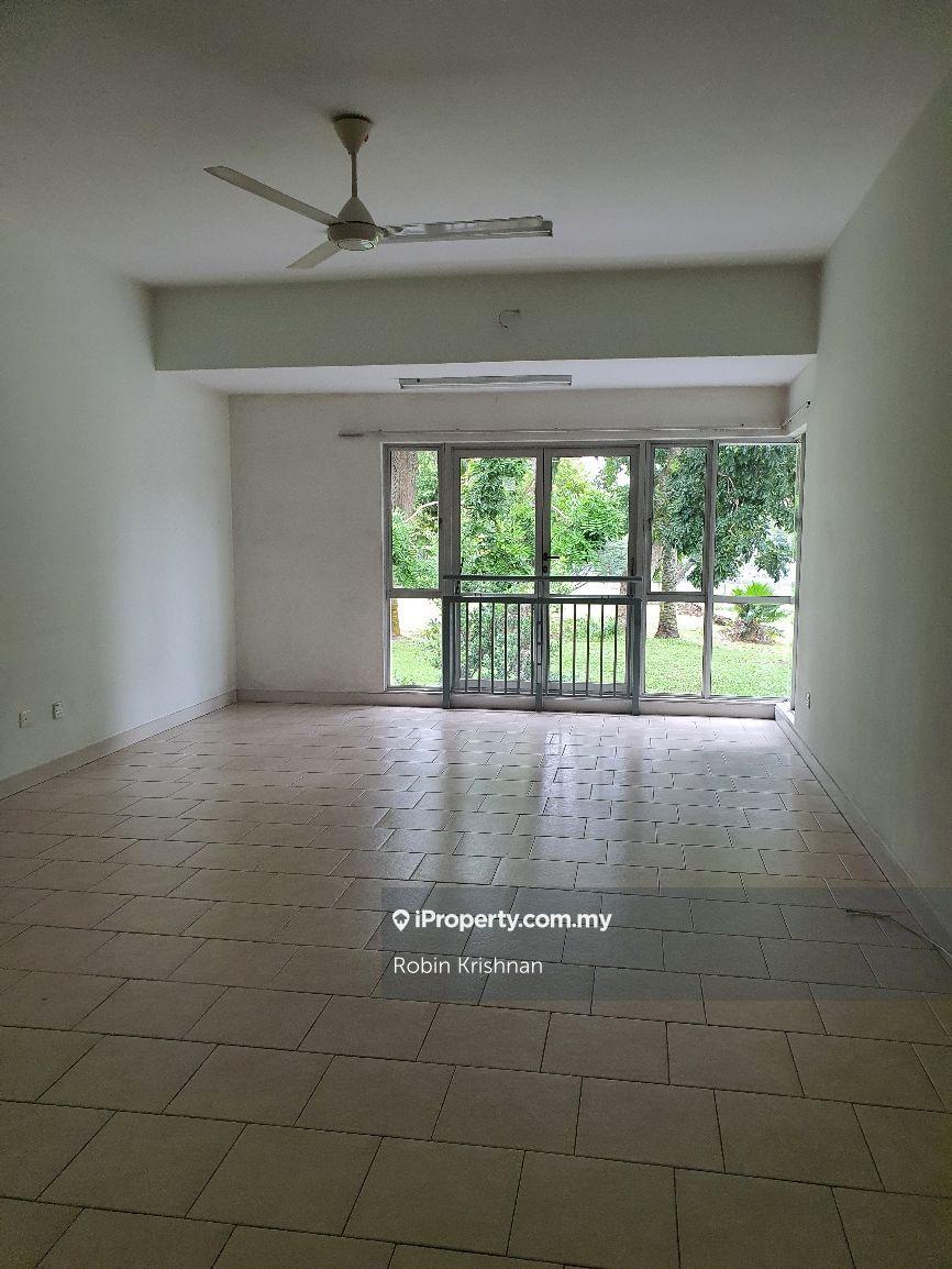 Town house on the 1st floor, nice view facing the golf course