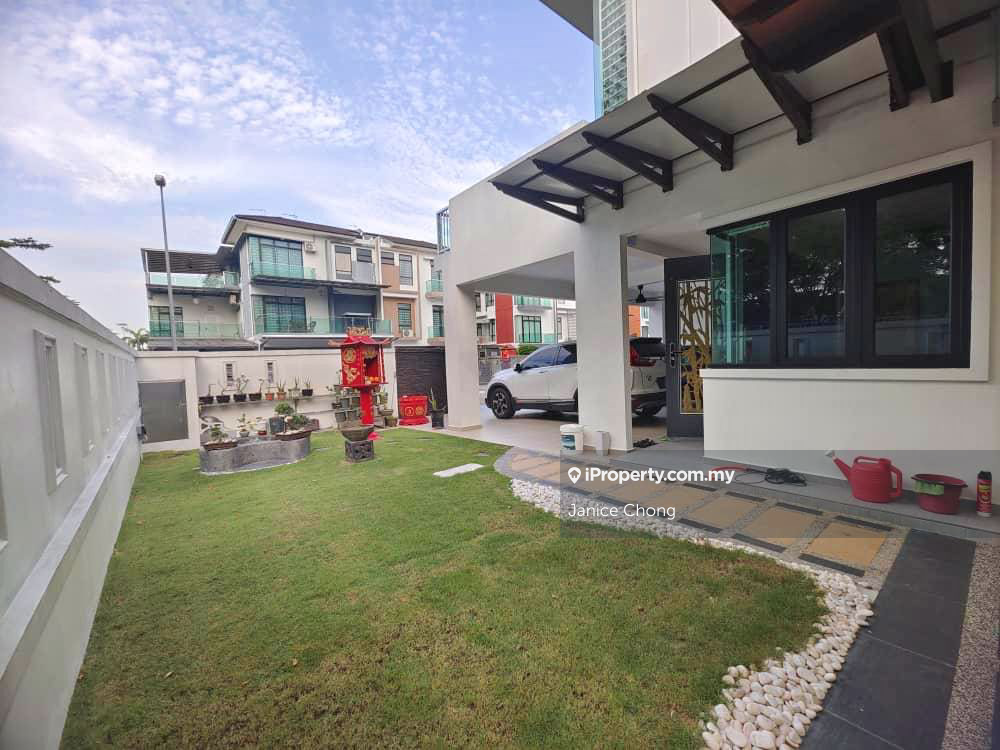 Indah Heights Corner Well Renovated