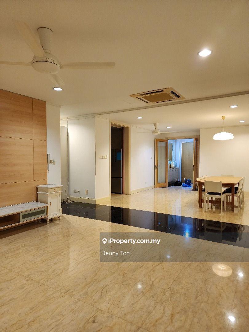 Low Floor Facing to Tree