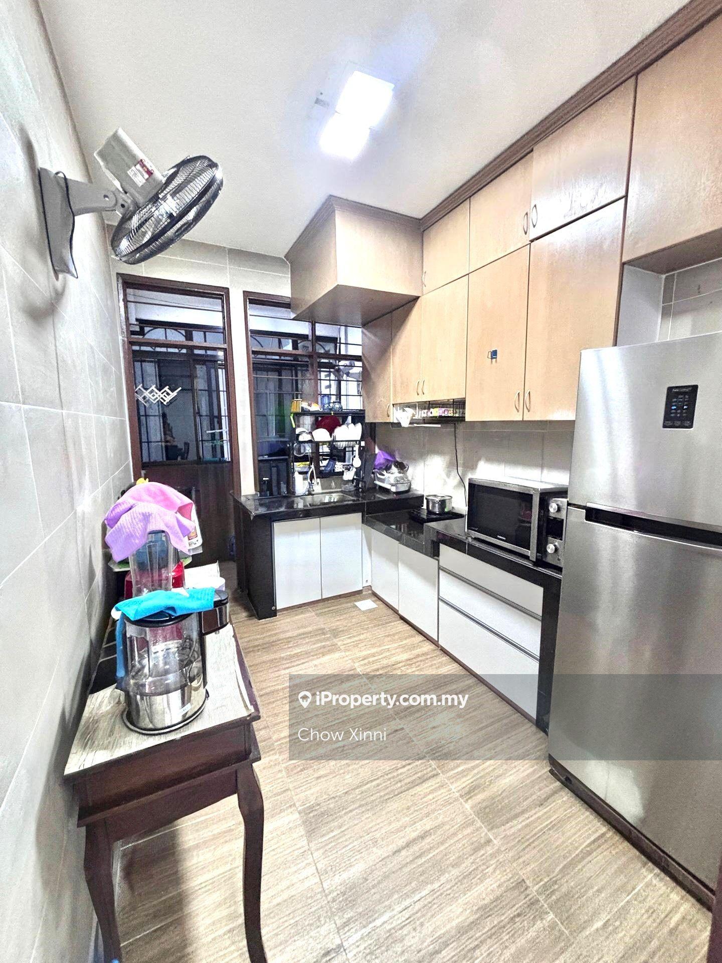 Fully Furnished Goodyear Court 10 for Sale