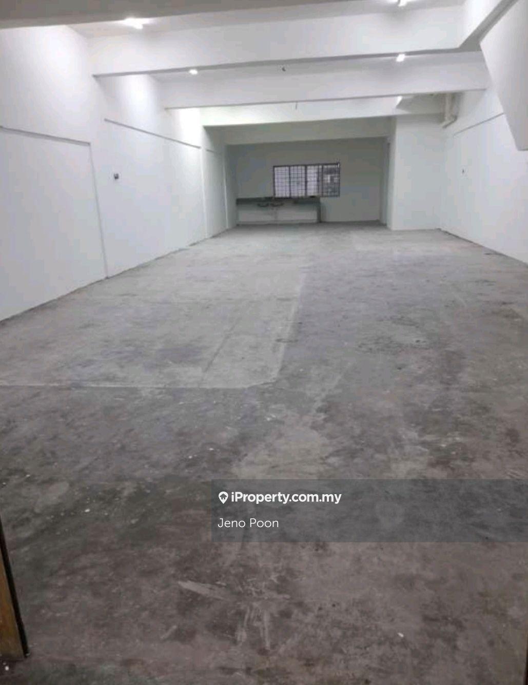 Limited unit with ground floor