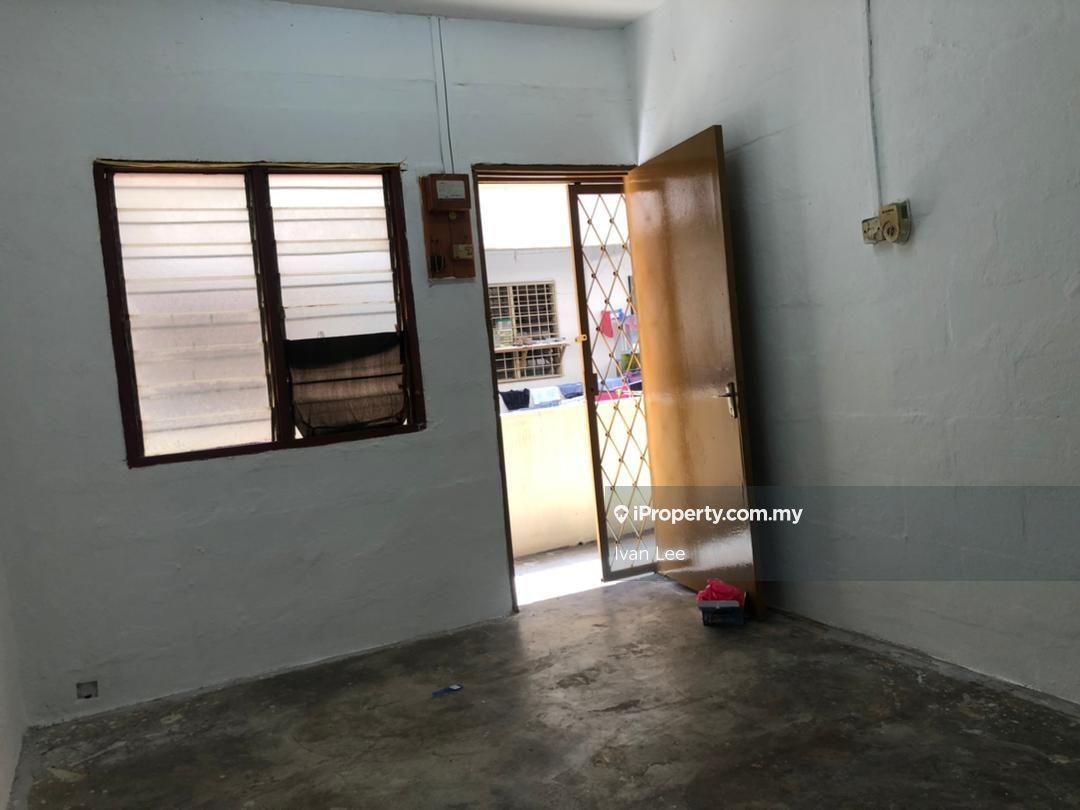 Taman Bukit Mewah Flat Kajang 2 Rooms Basic Top Floor Below Market
