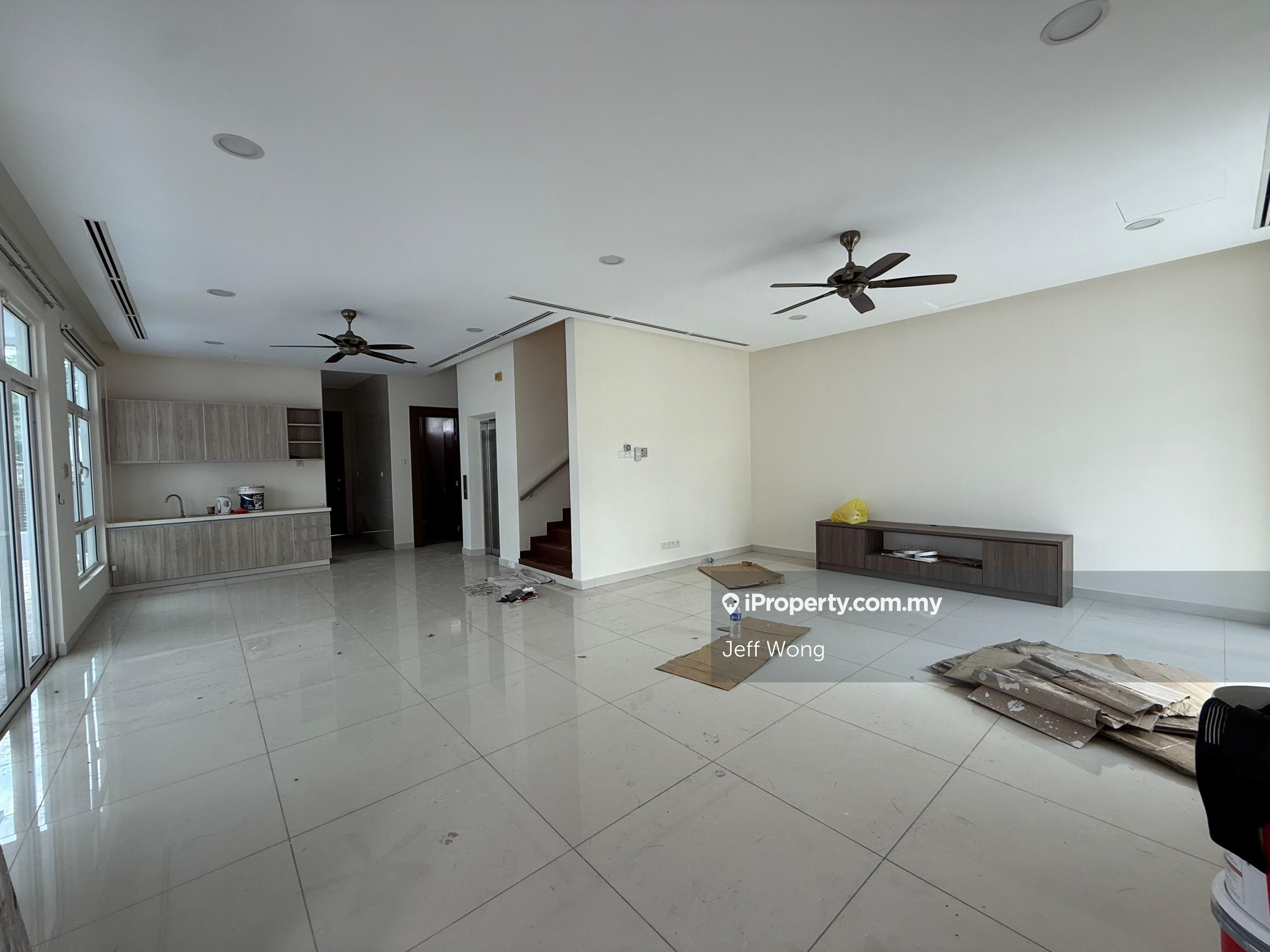 3 storey Zero lot Bungalow 