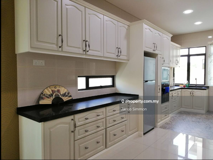 Value buy for cozy home_ Corner unit with big land_expensive reno