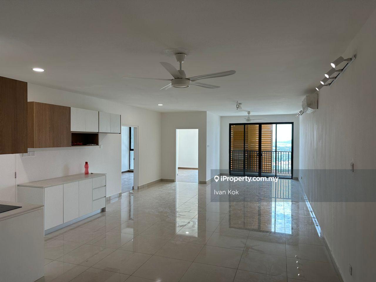 Value Buy Unit With 4 Carpark Lot
