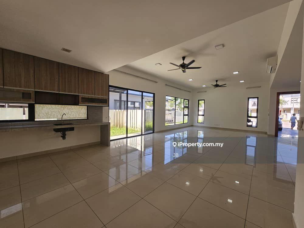 Repainted, with kitchen cabinet. Full air conds