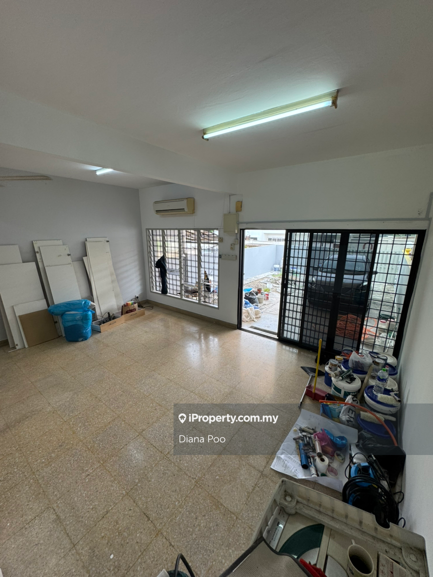SS 1 Double Storey House For Rent 