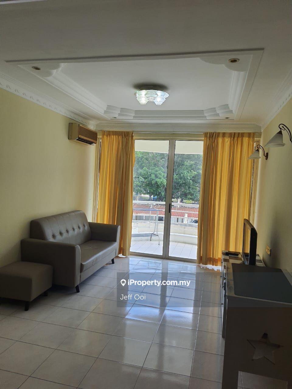 Gold coast queensbay renovated 1044sf 1cp rare low price