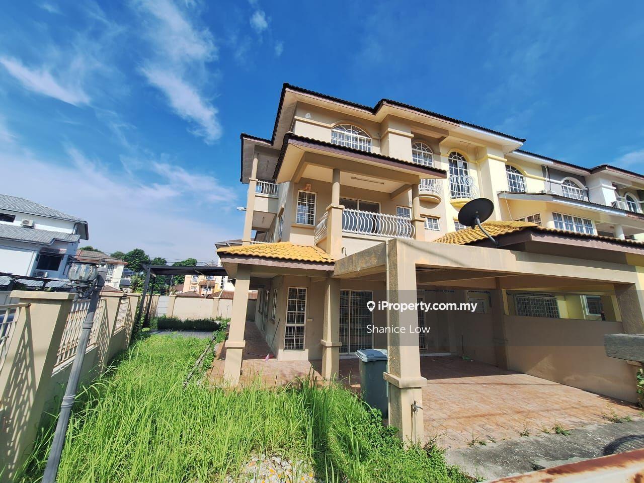Bandar Puteri Puchong Corner with 5rooms 4bathrs for Sale