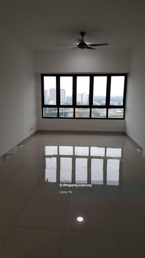 Mid floor facing Pool Nice View I-Residence