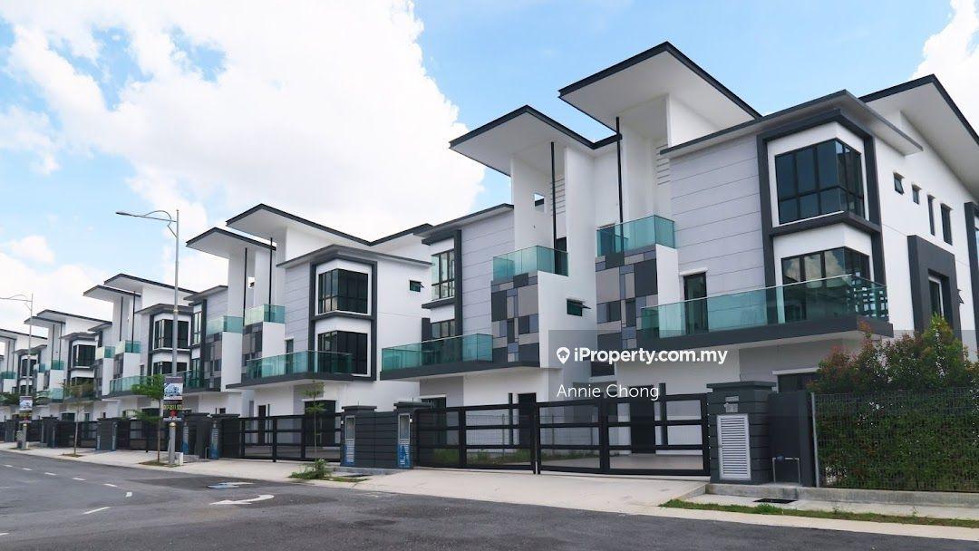6 Carparks. Brand New Kajang Semi-D. Now Open for Sale! 7 Units Left.