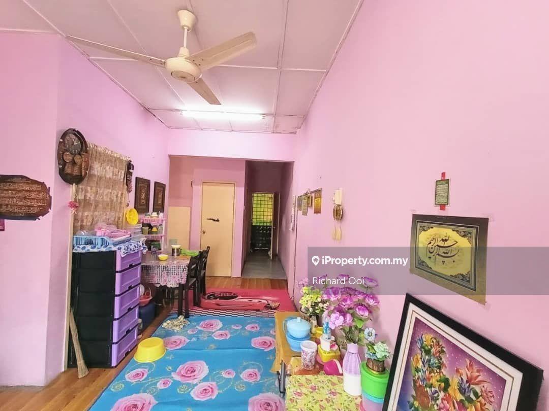 Well Maintained Pangsapri Mawar Jaya Seri Kembangan