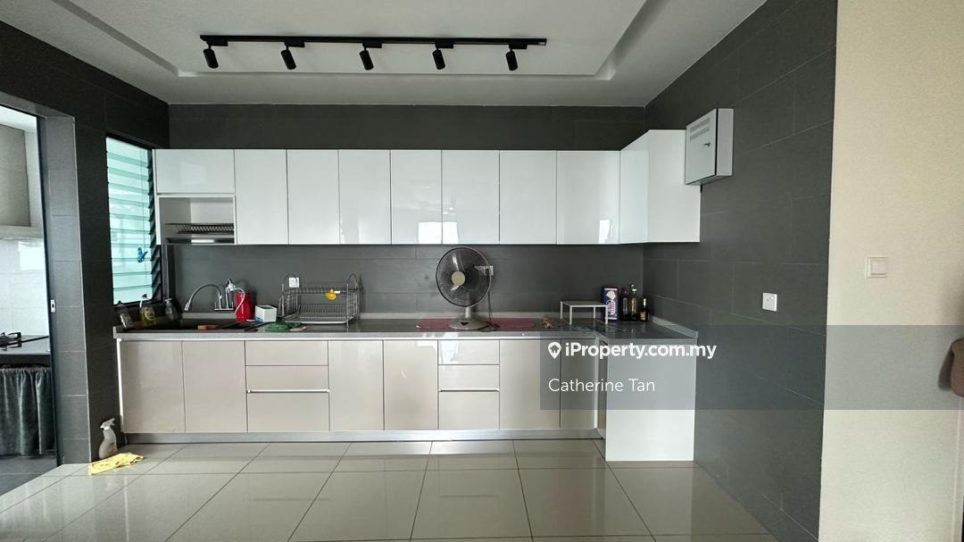 Absolutely Stunning View on High floor