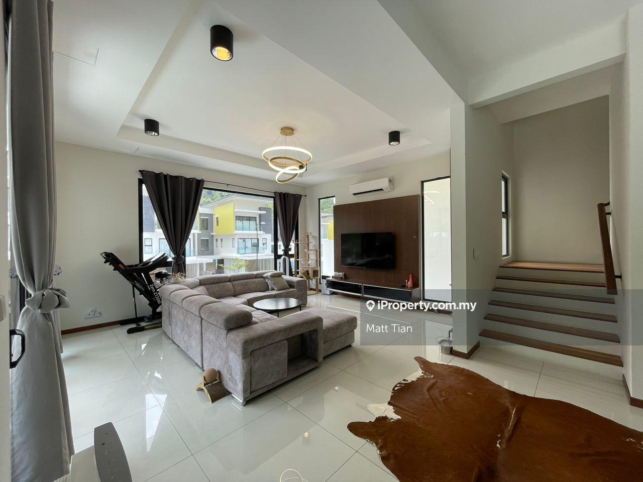 Corner 2.5 storey semi d with well ID renovation and big land 