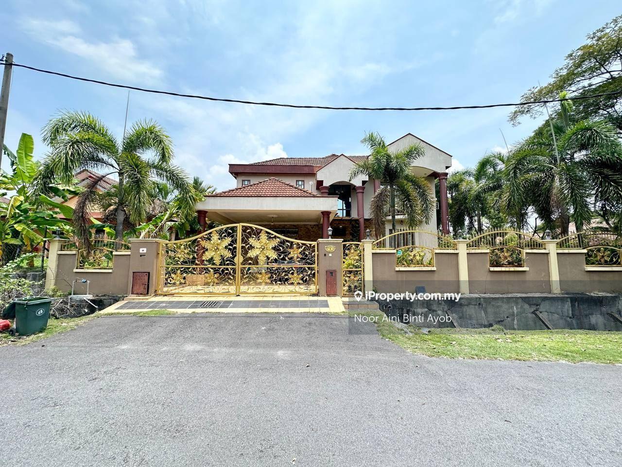Corner Lot Desa Pinggiran Putra Near Putrajaya Bungalow House 