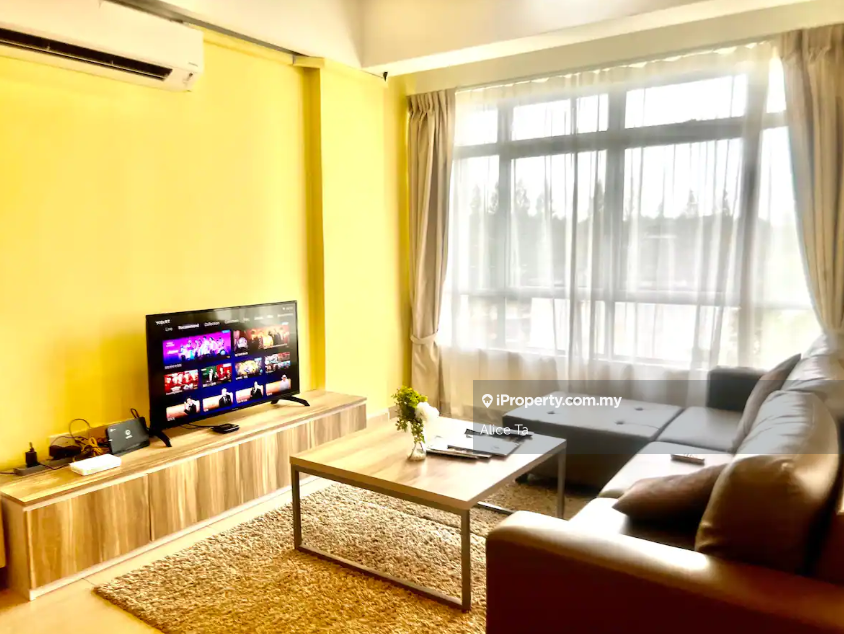 2r1b Freehold Condo, Walk to MRT & Shop, 100% Loan, Beside University