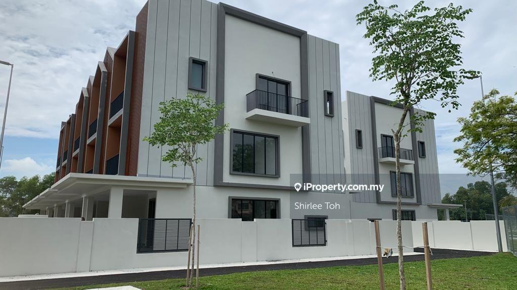 3 storey endlot with land, freehold