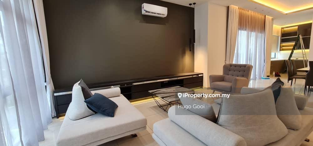 Extensive Renovation&Quality Furniture, Come with Private Lift&Garage