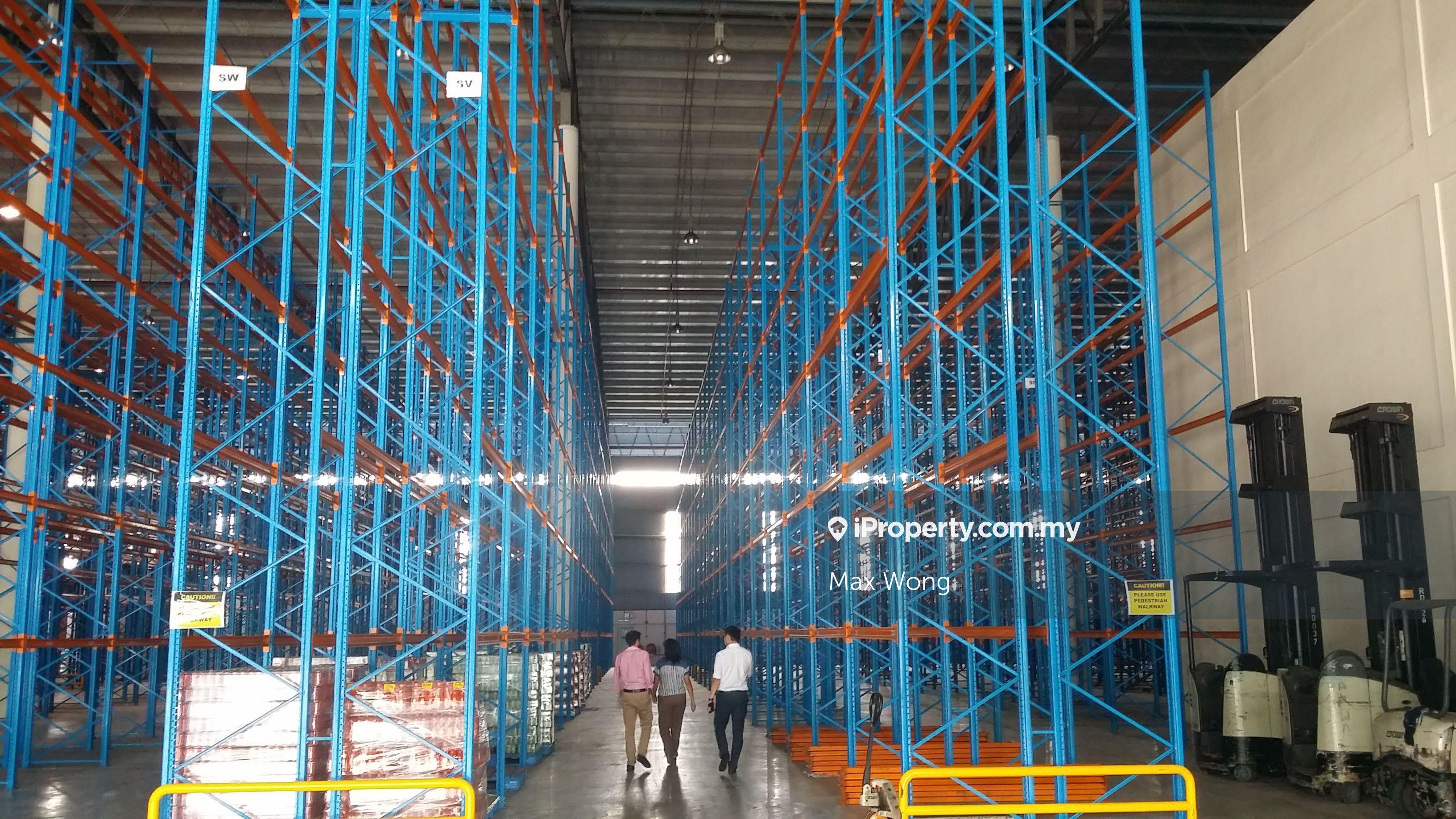 Class A factory cum warehouse with 2000 amp with multi loading bays