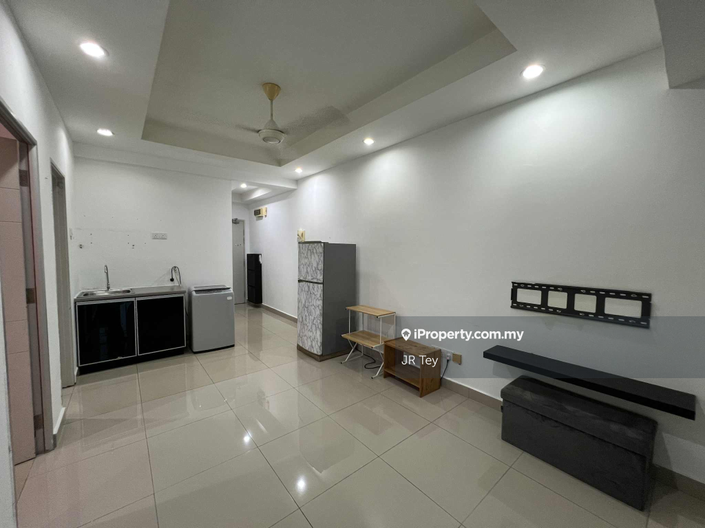 Partly furnish 2 Rooms Vacant now Menara U2 Sek 13 Shah Alam nr Msu