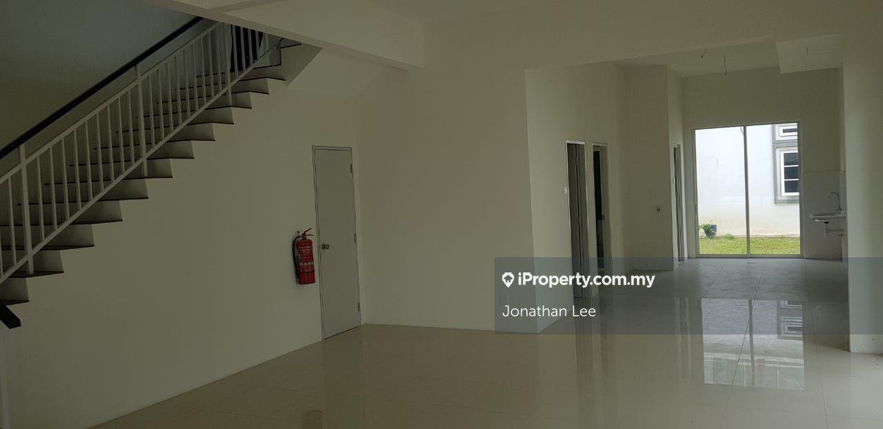 End Lot unit for rent !