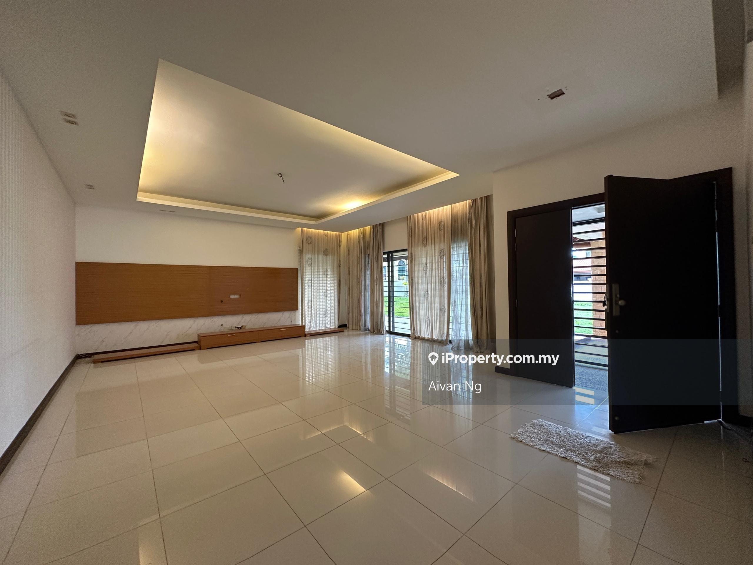 2 Storey Corner Bungalow with Very Good Condition & Facing North